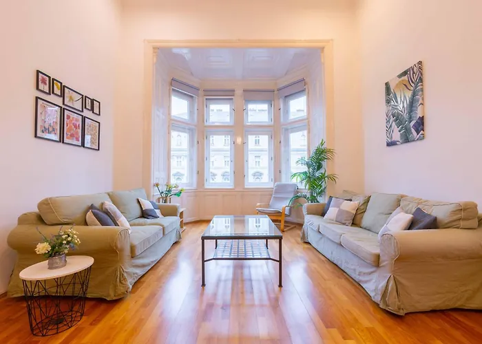 Central Grand Apartment Next To The Fashion Road
