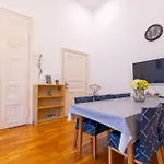 Central Grand Apartment Next To The Fashion Road